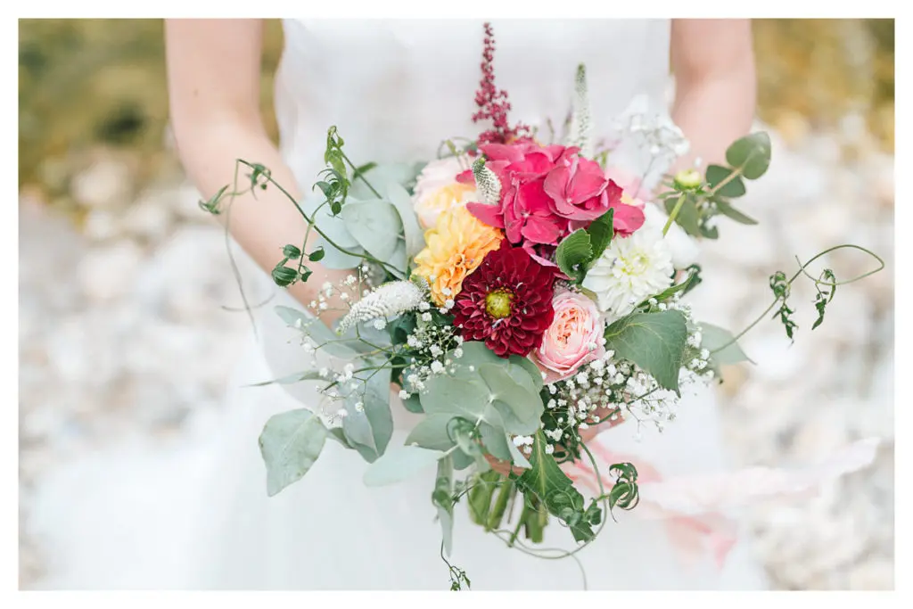 Photographe mariage Ardèche. Photo d'un bouquet de fleur de la mariée